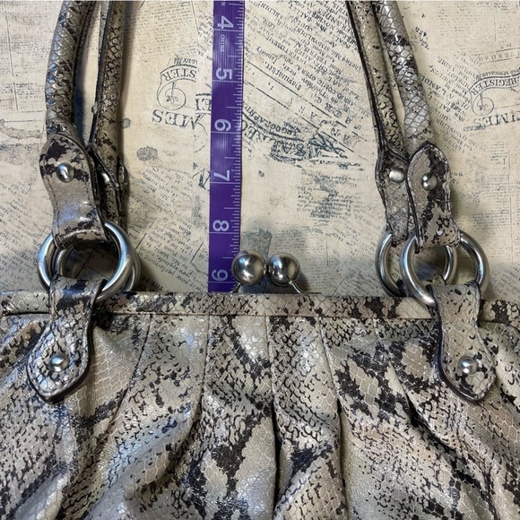 Kenneth Cole Snake Embossed Leather Bag with Kiss-lock Closure - Picture 13 of 13